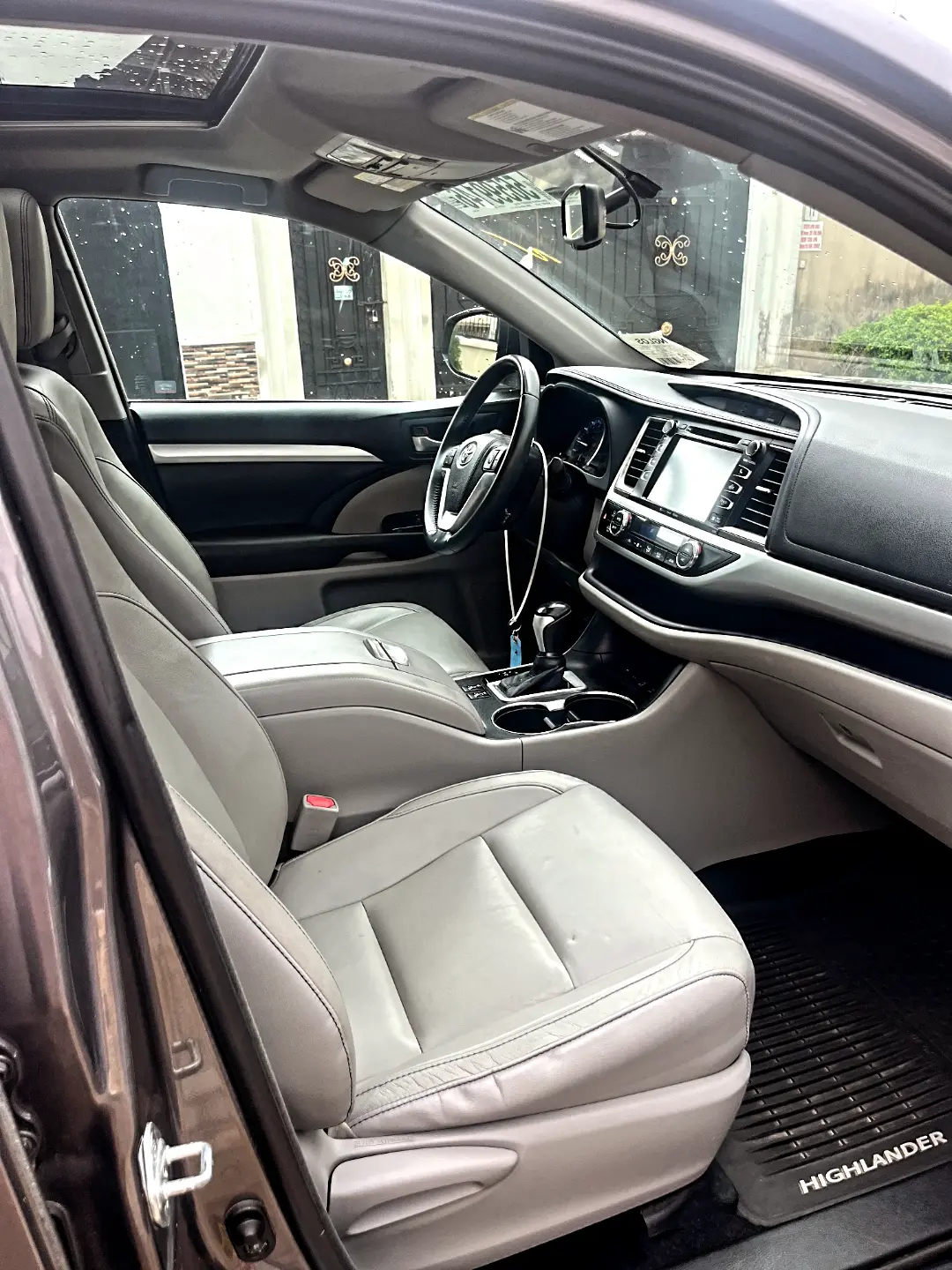 2016 Toyota Highlander XLE: Pure Luxury AWD SUV