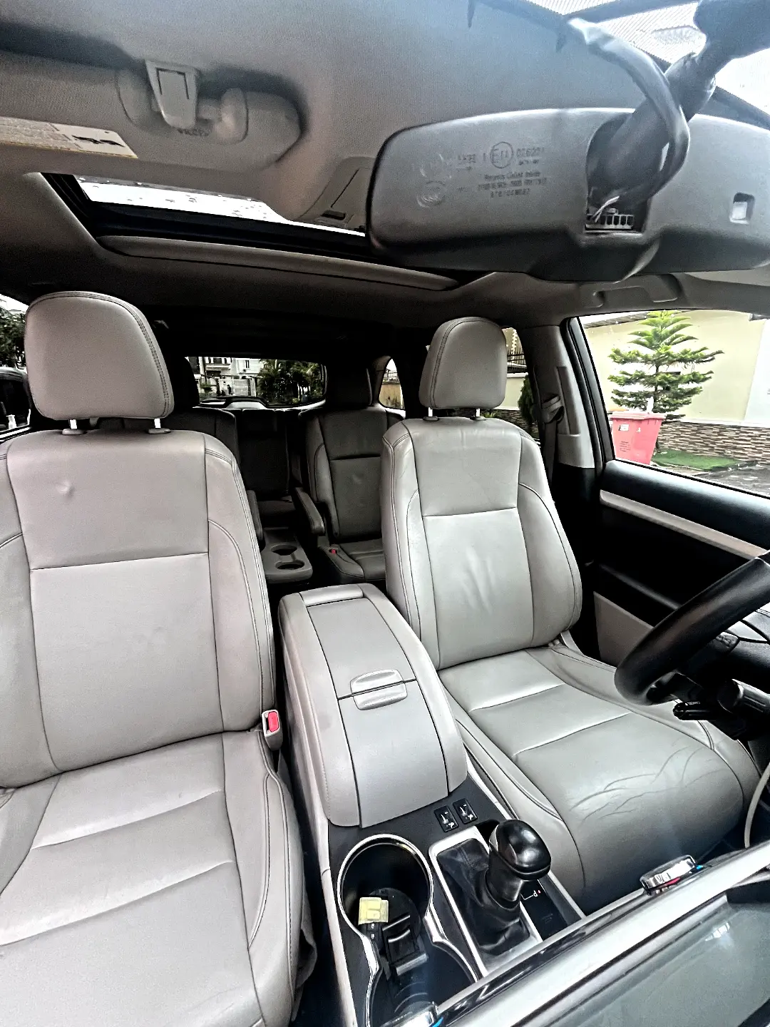 2016 Toyota Highlander XLE: Pure Luxury AWD SUV