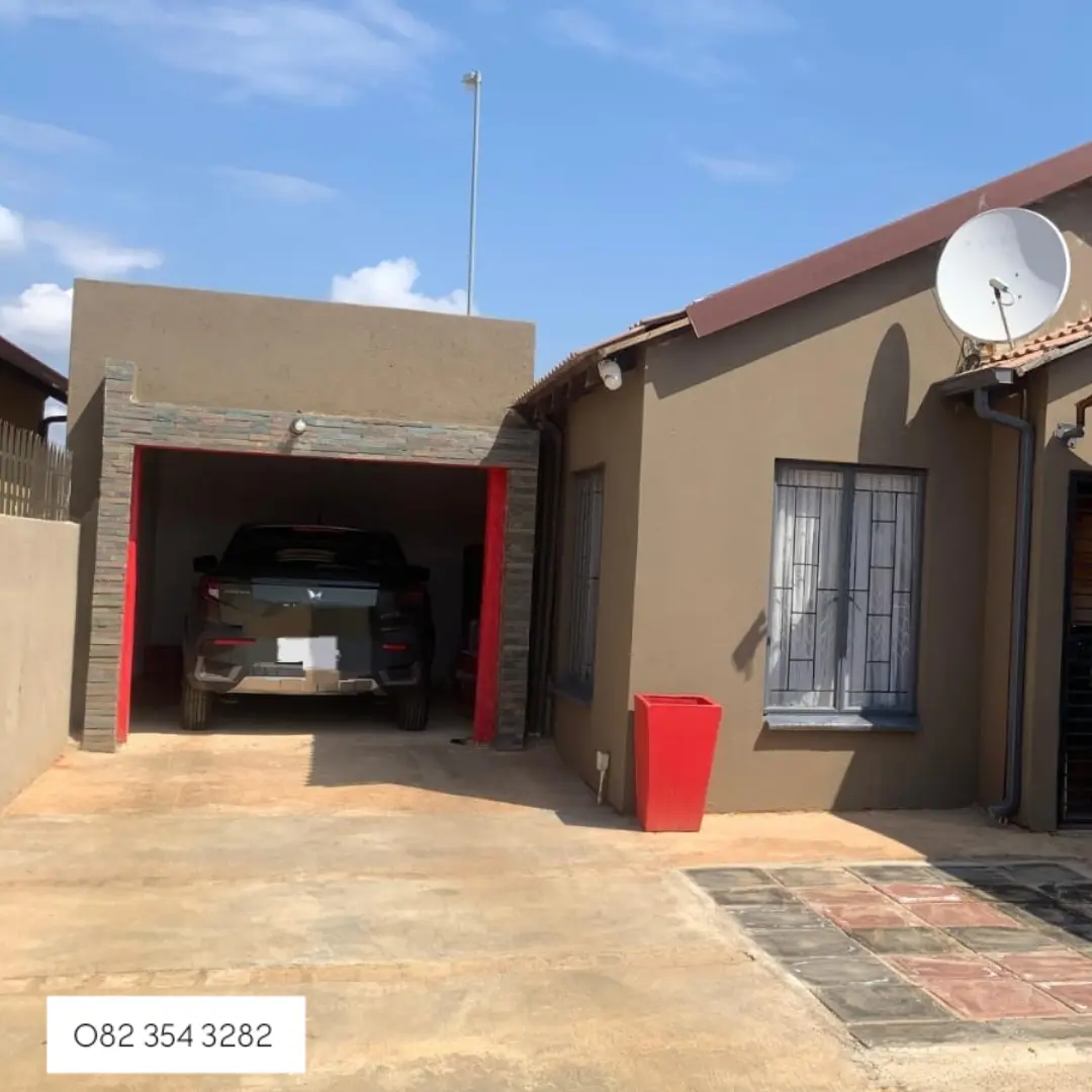 Smart Soshanguve Home with Bonus Outside Room