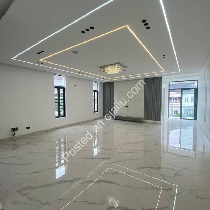 5-Bedroom Duplex with Indoor Pool in Chevron