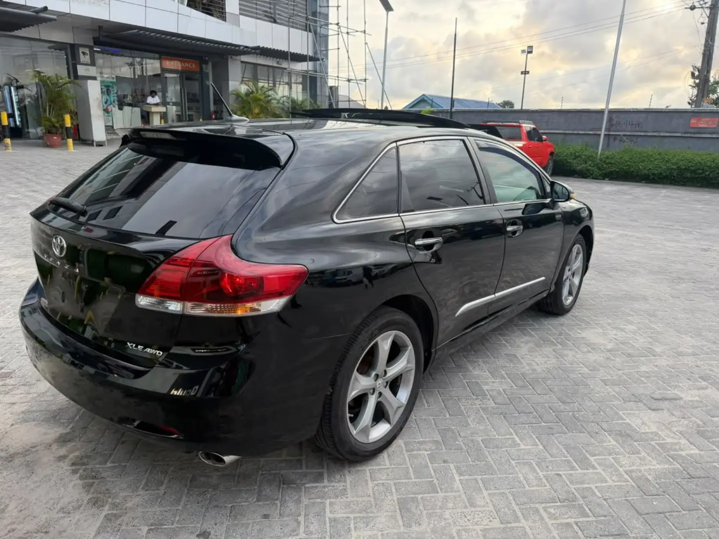 2014 Toyota Venza XLE AWD: Loaded Panoramic V6 Black on Black