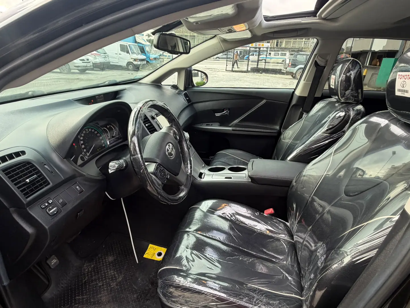 2014 Toyota Venza XLE AWD: Loaded Panoramic V6 Black on Black