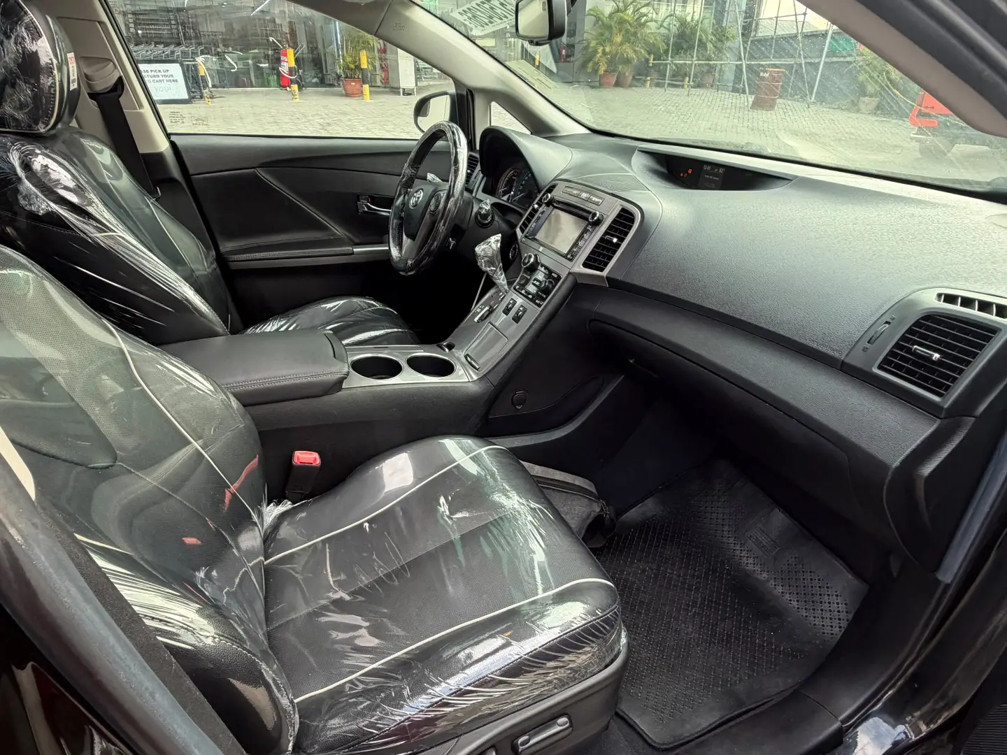 2014 Toyota Venza XLE AWD: Loaded Panoramic V6 Black on Black