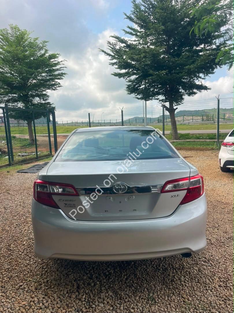2012 Toyota Camry XLE – Keyless Entry, Low 13.8m