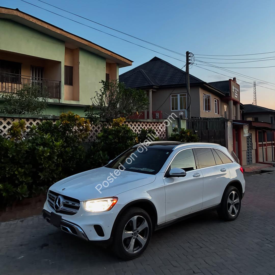 2022 Mercedes GLC300 4Matic – Pristine Toks, Fully Loaded