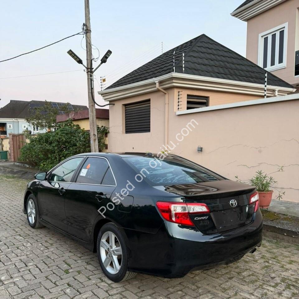 2014 Clean Sport Camry – Sunroof & More!