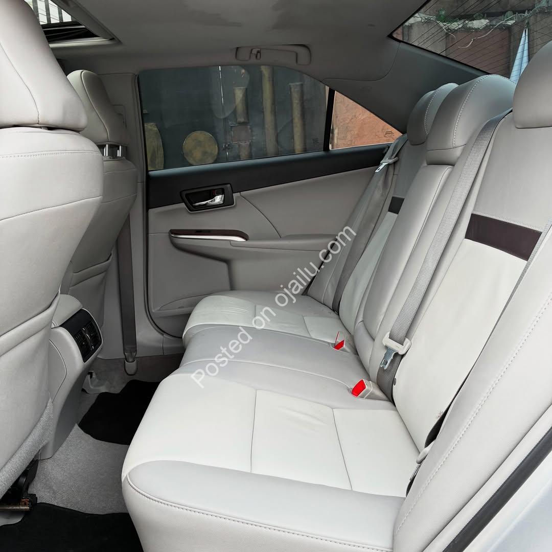 2013 Toyota Camry XLE – Sunroof, Thumb-Start, Spotless!