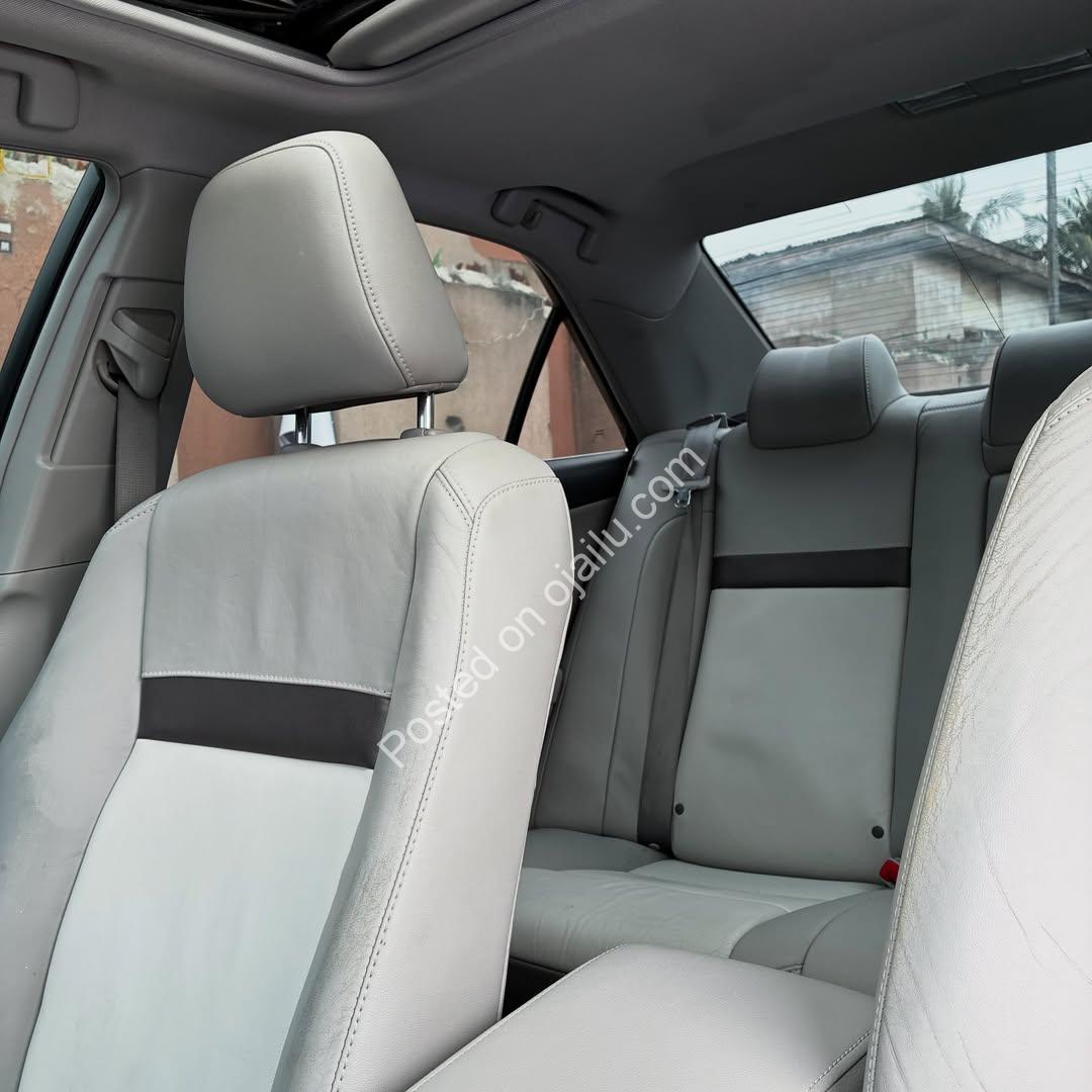 2013 Toyota Camry XLE – Sunroof, Thumb-Start, Spotless!