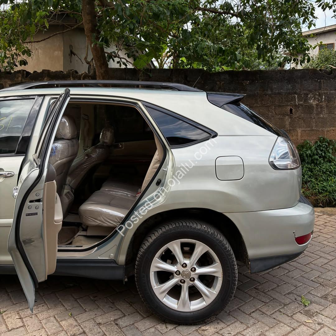 Sleek 2008 Lexus RX350 – Loaded, Spotless, Ready to Roll!