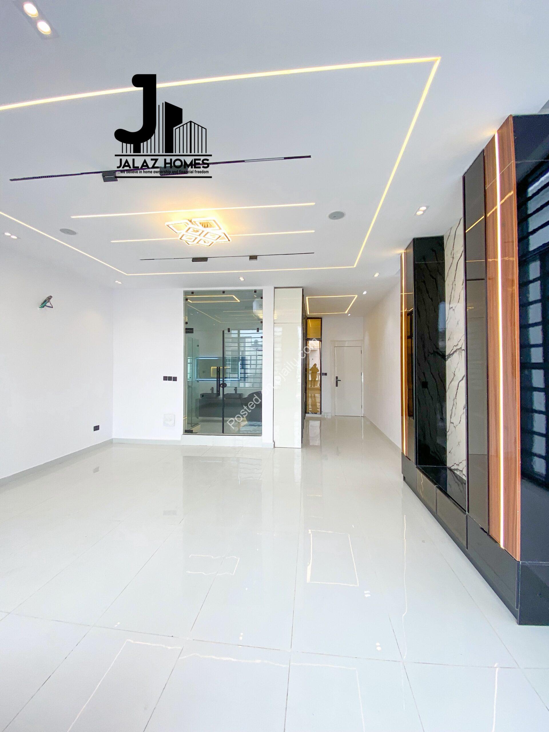 Stunning 5-Bed Duplex with Pool & Jacuzzi in Ajah