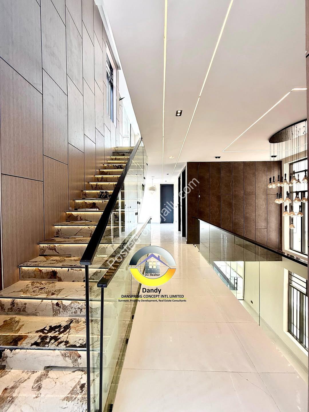 Chevron’s Finest 5-Bed Duplex With Cinema & Rooftop Pool