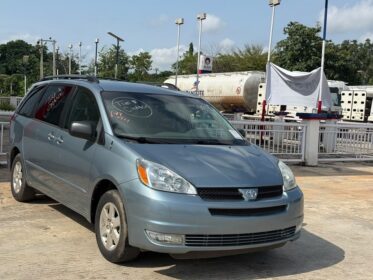 Pristine 2005 Toyota Sienna Luxury: Zero Dash Lights