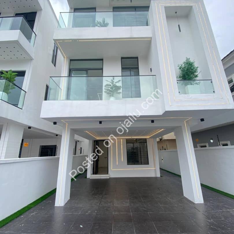 5-Bedroom Duplex with Indoor Pool in Chevron