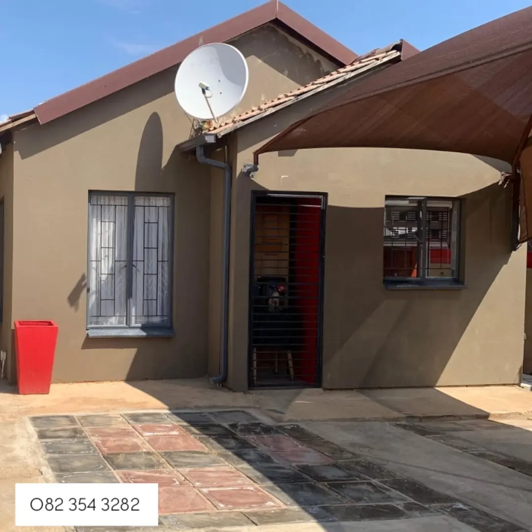 Smart Soshanguve Home with Bonus Outside Room