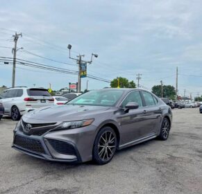 2021 Toyota Camry SE: Sleek