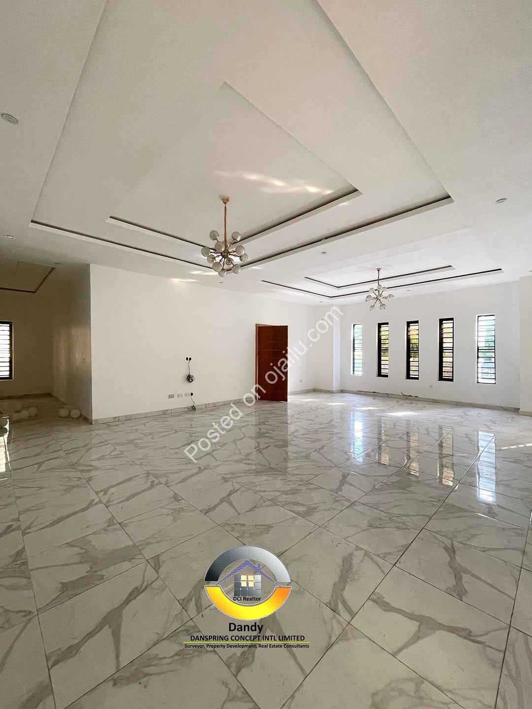Live Royally: 5-Bed Smart Duplex + BQ, Ajah