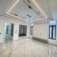 5-Bedroom Duplex with Indoor Pool in Chevron