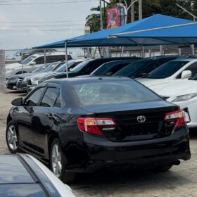 Sleek 2013 Toyota Camry SE: Loaded