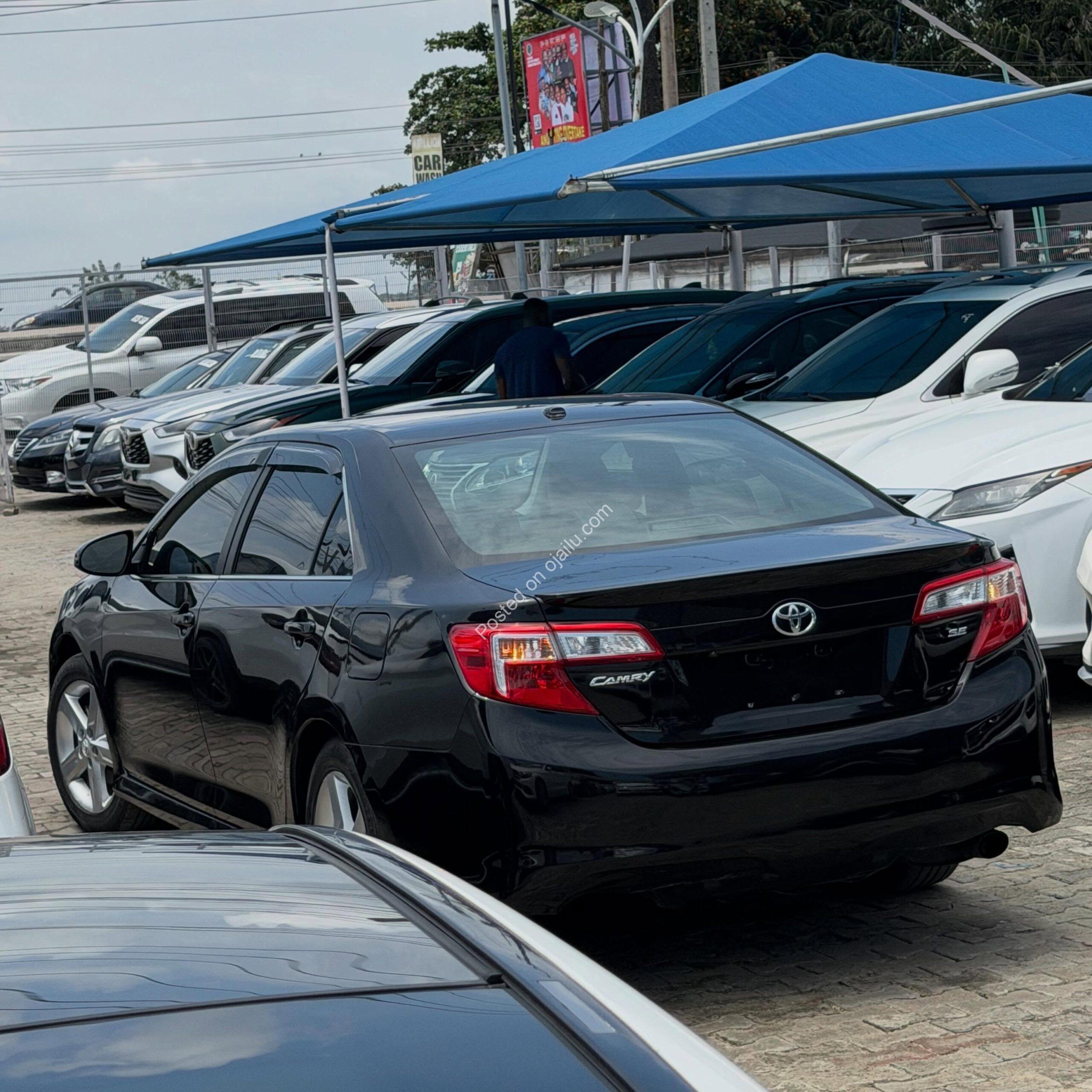 Sleek 2013 Toyota Camry SE: Loaded, Sunroof, Push Start