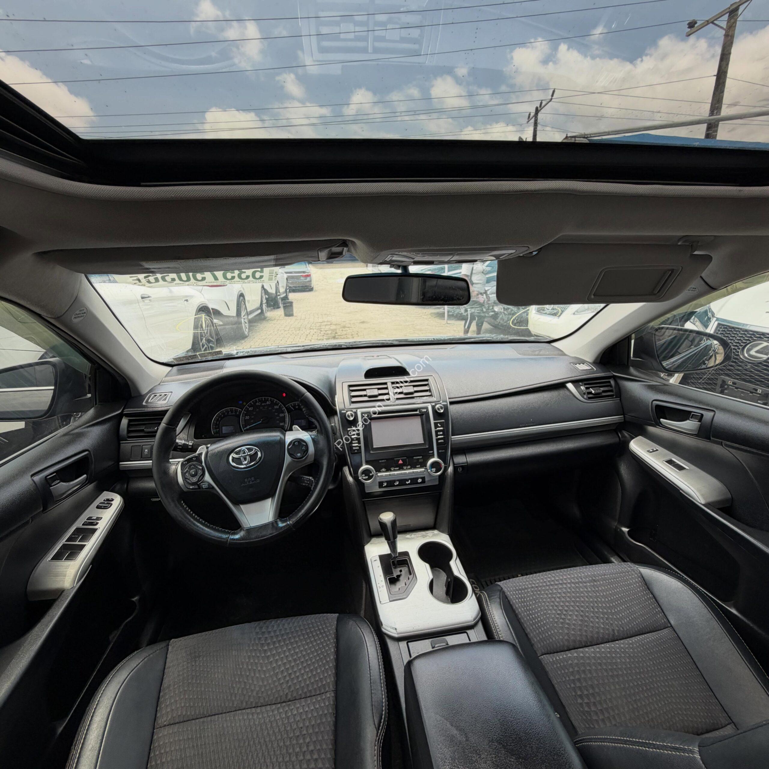 Sleek 2013 Toyota Camry SE: Loaded, Sunroof, Push Start