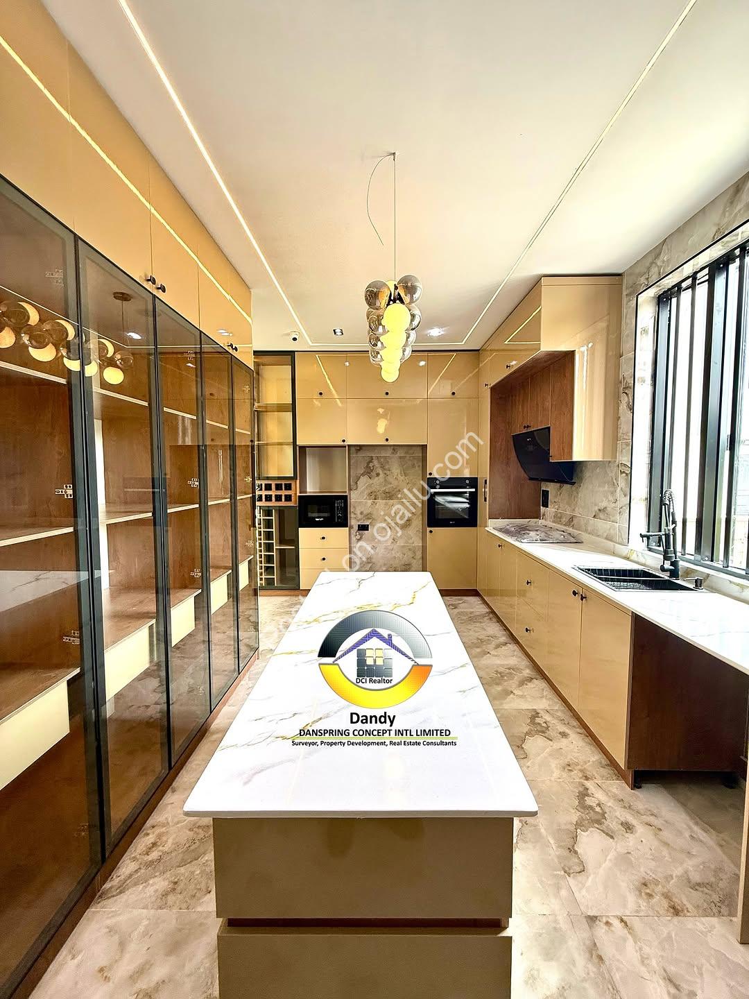 Chevron’s Finest 5-Bed Duplex With Cinema & Rooftop Pool