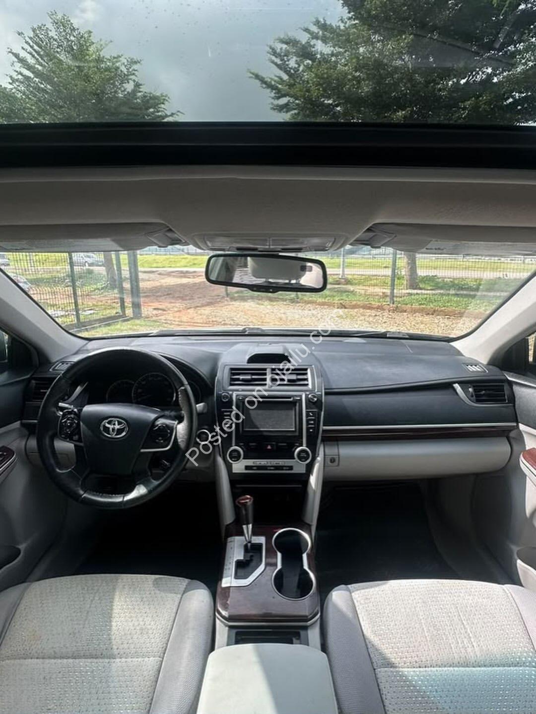 2012 Toyota Camry XLE – Keyless Entry, Low 13.8m