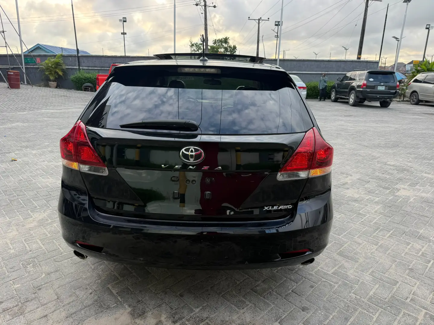 2014 Toyota Venza XLE AWD: Loaded Panoramic V6 Black on Black