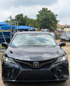 2020 Toyota Camry SE: Loaded
