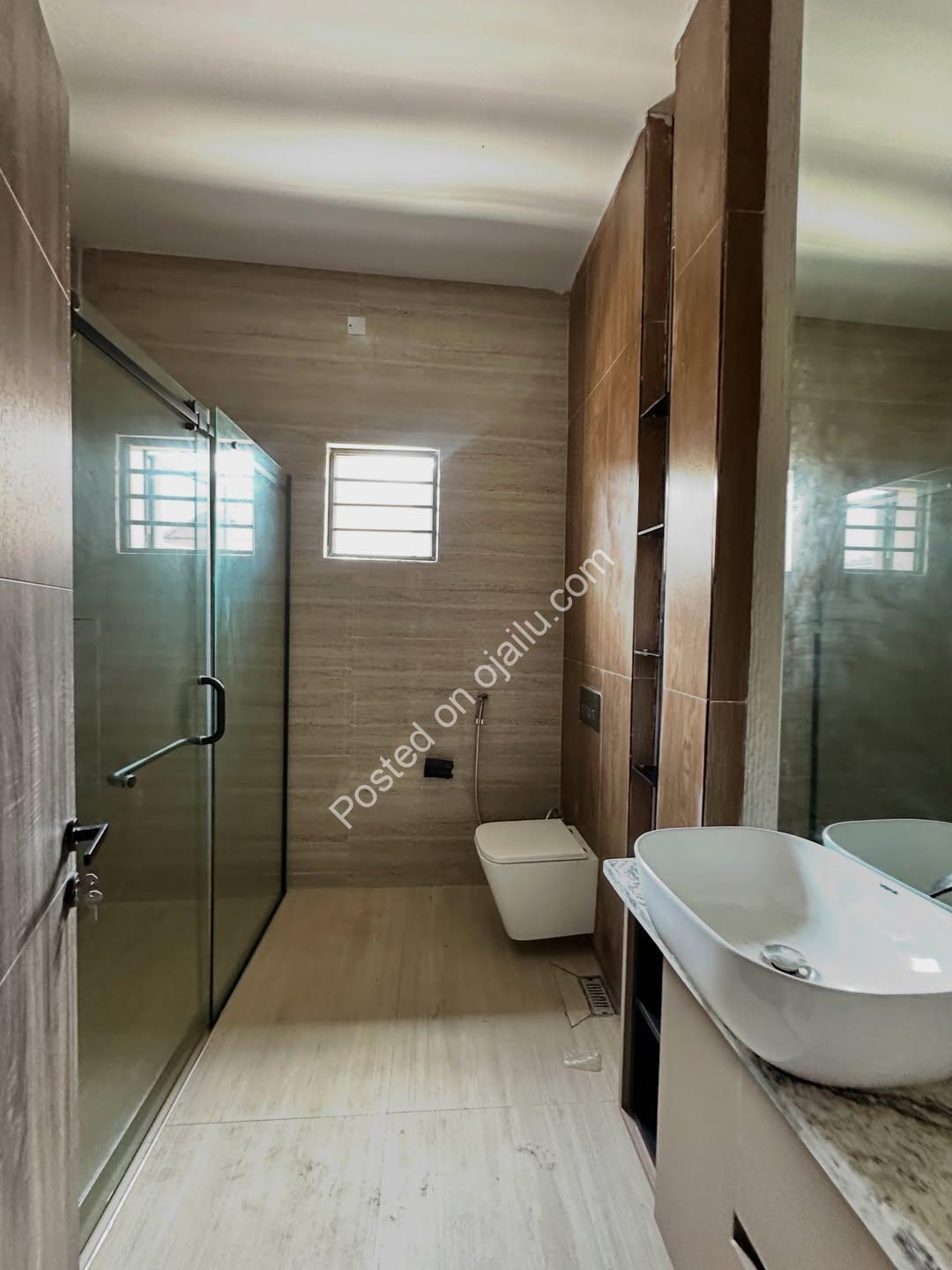 Smart 5-Bed Detached Duplex + BQ in Gwarinpa