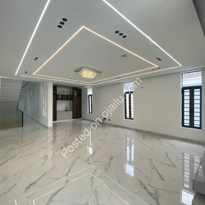 5-Bedroom Duplex with Indoor Pool in Chevron
