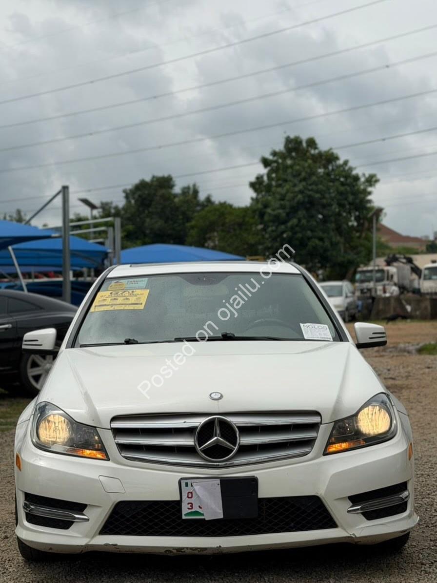 2013 Mercedes C300: Loaded, Clean & Ready to Turn Heads