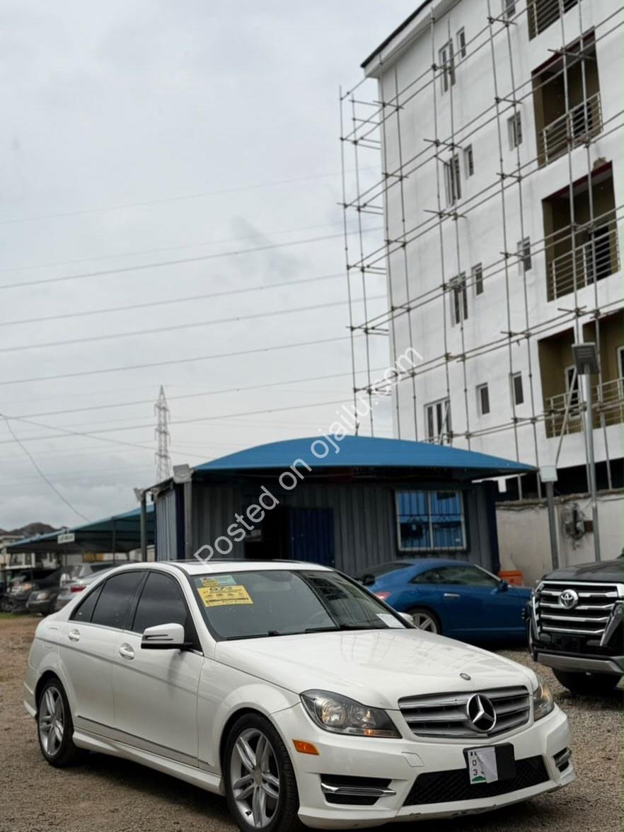 2013 Mercedes C300: Loaded, Clean & Ready to Turn Heads