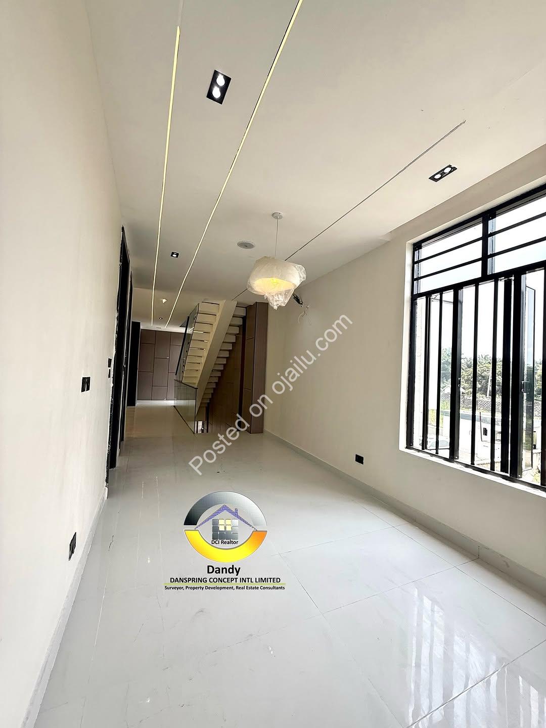 Chevron’s Finest 5-Bed Duplex With Cinema & Rooftop Pool