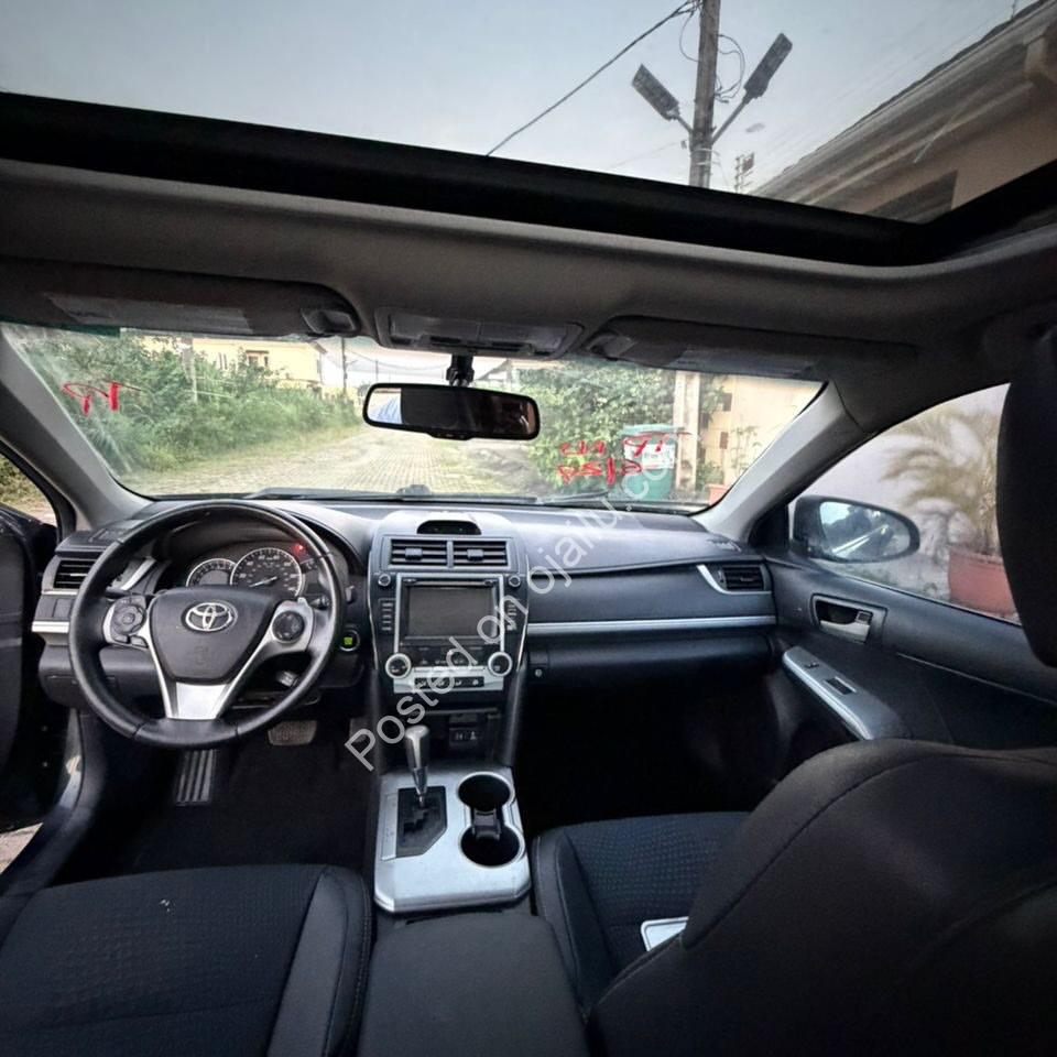 2014 Clean Sport Camry – Sunroof & More!