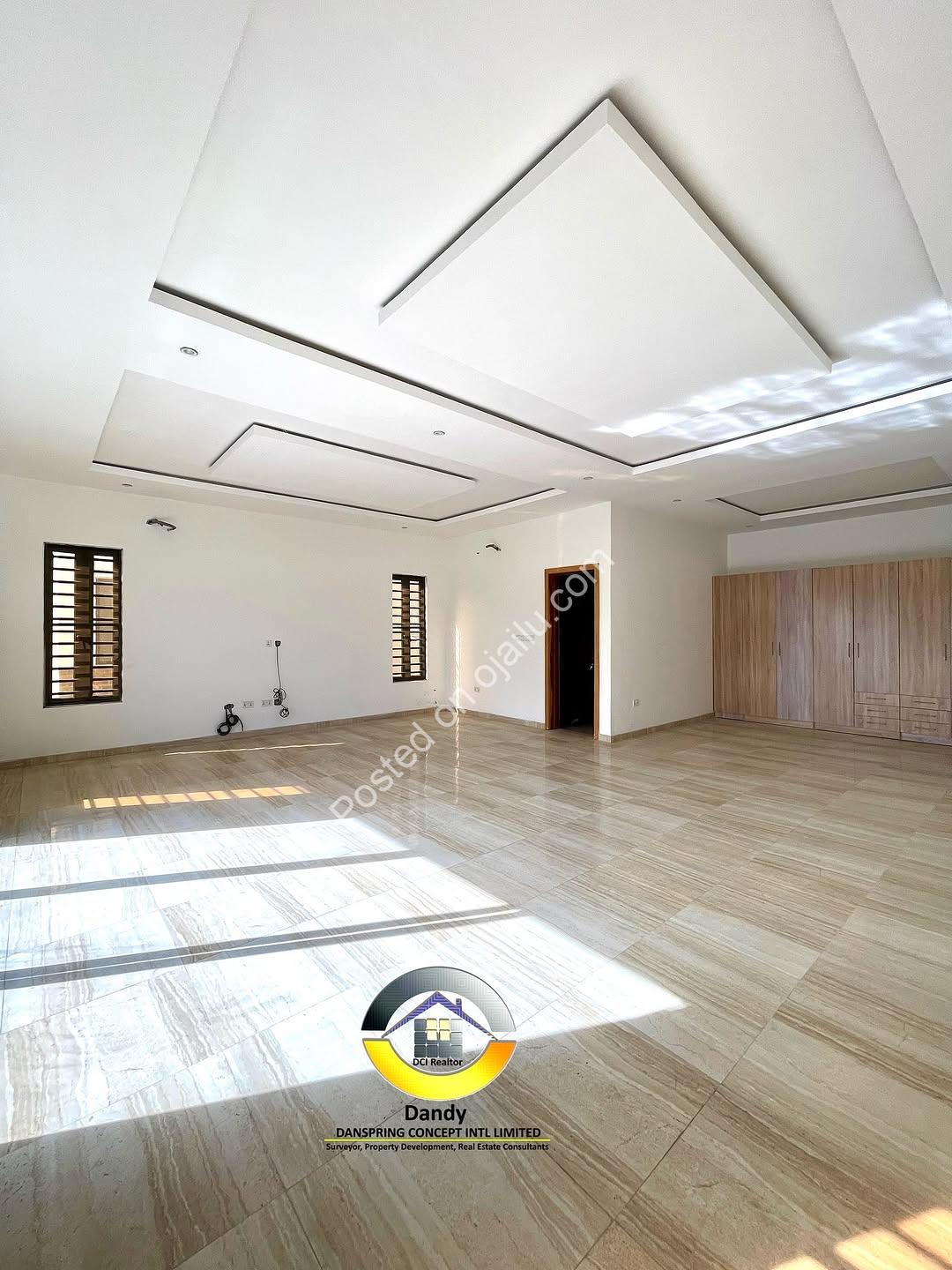 Live Royally: 5-Bed Smart Duplex + BQ, Ajah