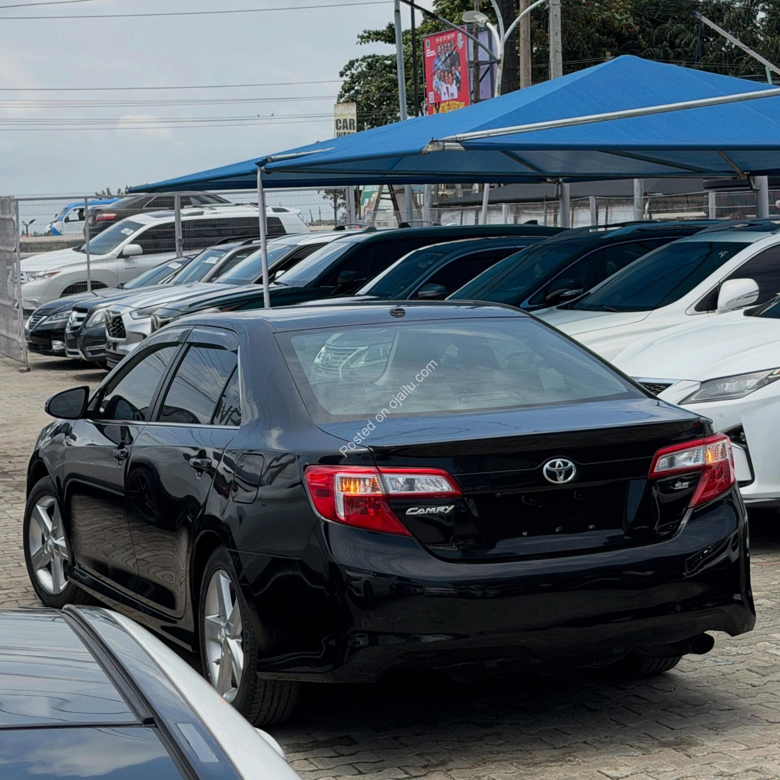 Sleek 2013 Toyota Camry SE: Loaded, Sunroof, Push Start