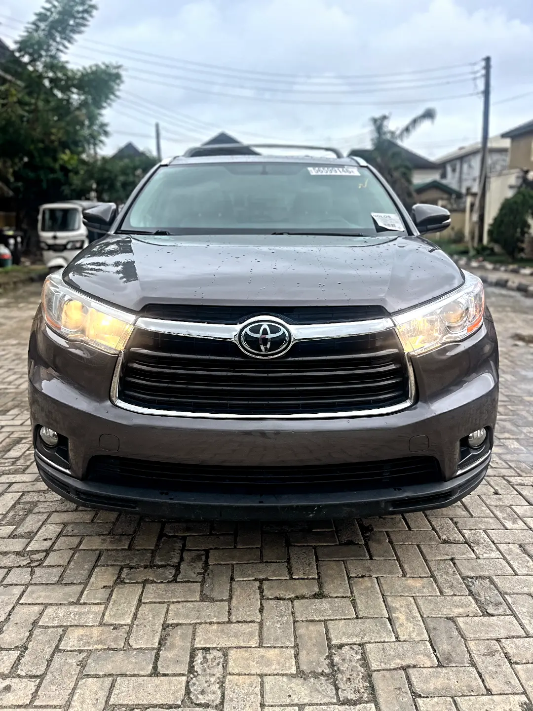 2016 Toyota Highlander XLE: Pure Luxury AWD SUV