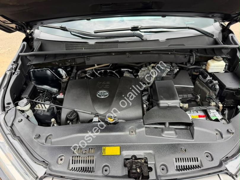 2017 Toyota Highlander Limited – Black on Tan, Pristine!
