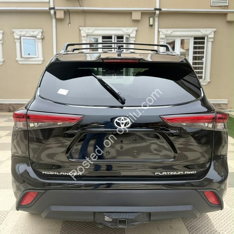 2021 Toyota Highlander Platinum AWD – Blacked-Out Luxury, Priced to Move