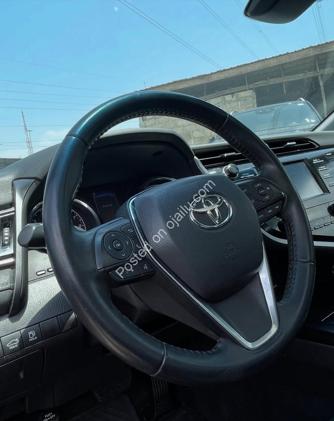 Foreign Used 2019 Toyota Camry SE – Sunroof & Reverse Camera!