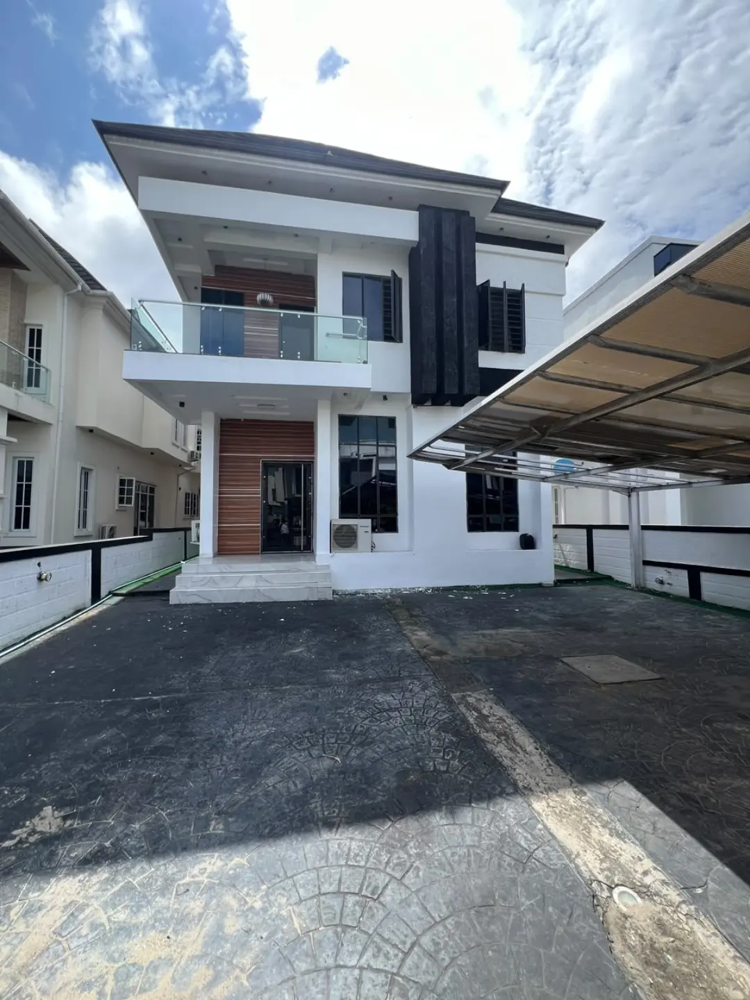 Spacious 5-Bed Duplex in MegaMound Estate – Yours to Lease
