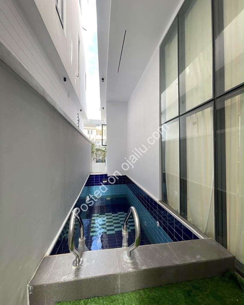 Ikota 5-Bed Smart Duplex with Rooftop & Cinema