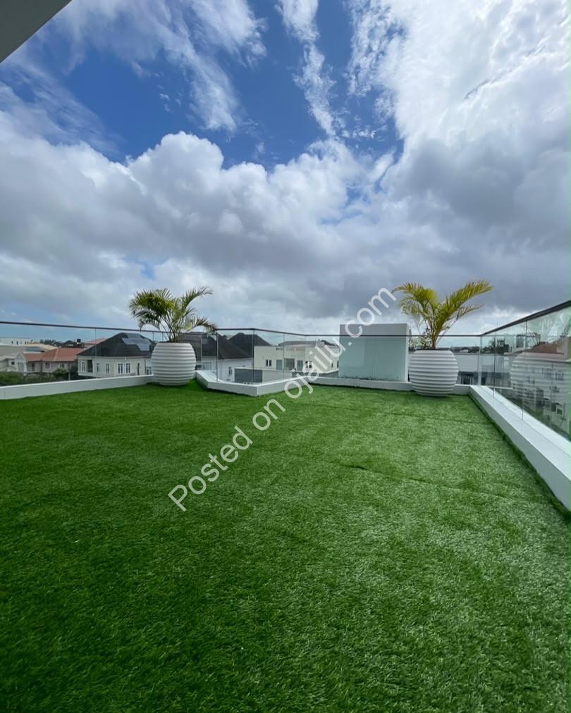 Ikota 5-Bed Smart Duplex with Rooftop & Cinema