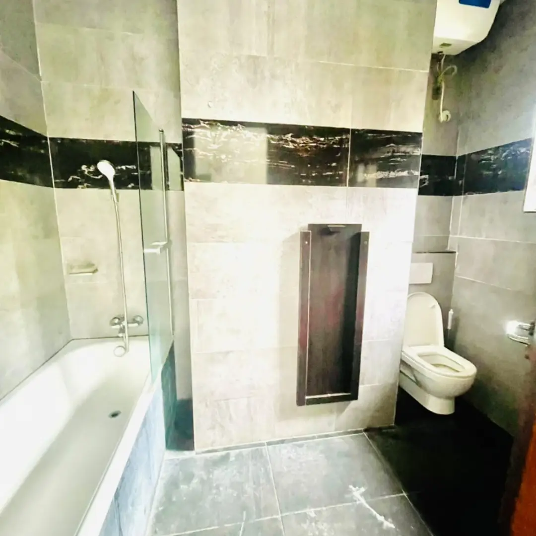 Serviced 3-Bed Ensuite + BQ in Prime Lekki Phase 1