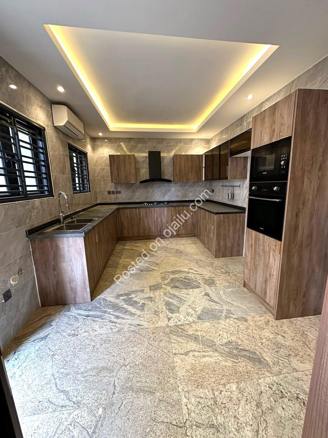 Brand-New 4-Bed Detached Duplex + BQ in Lifecamp