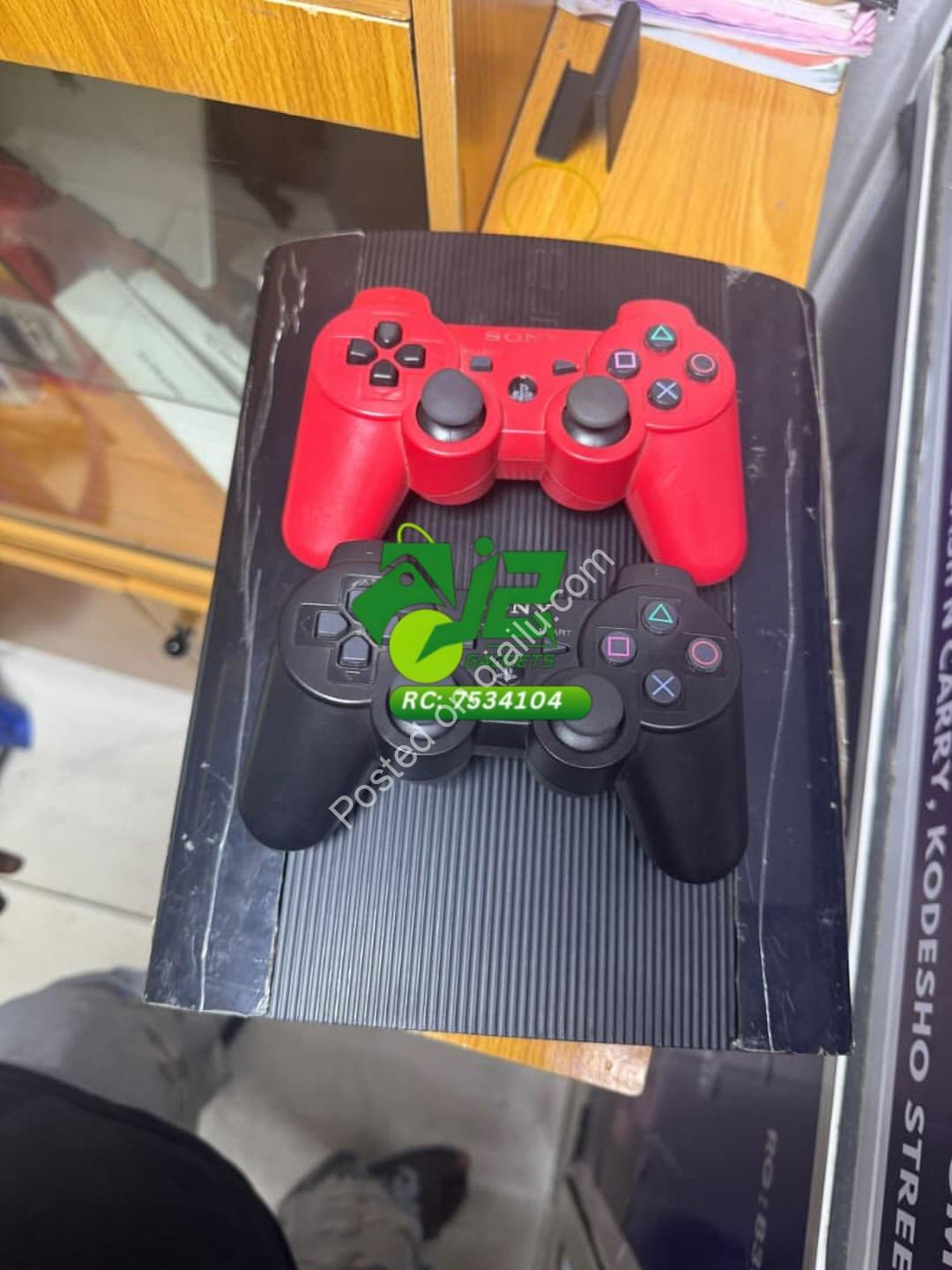 Slim PS3 Bundle: 2 Pads + 13 Games Inside