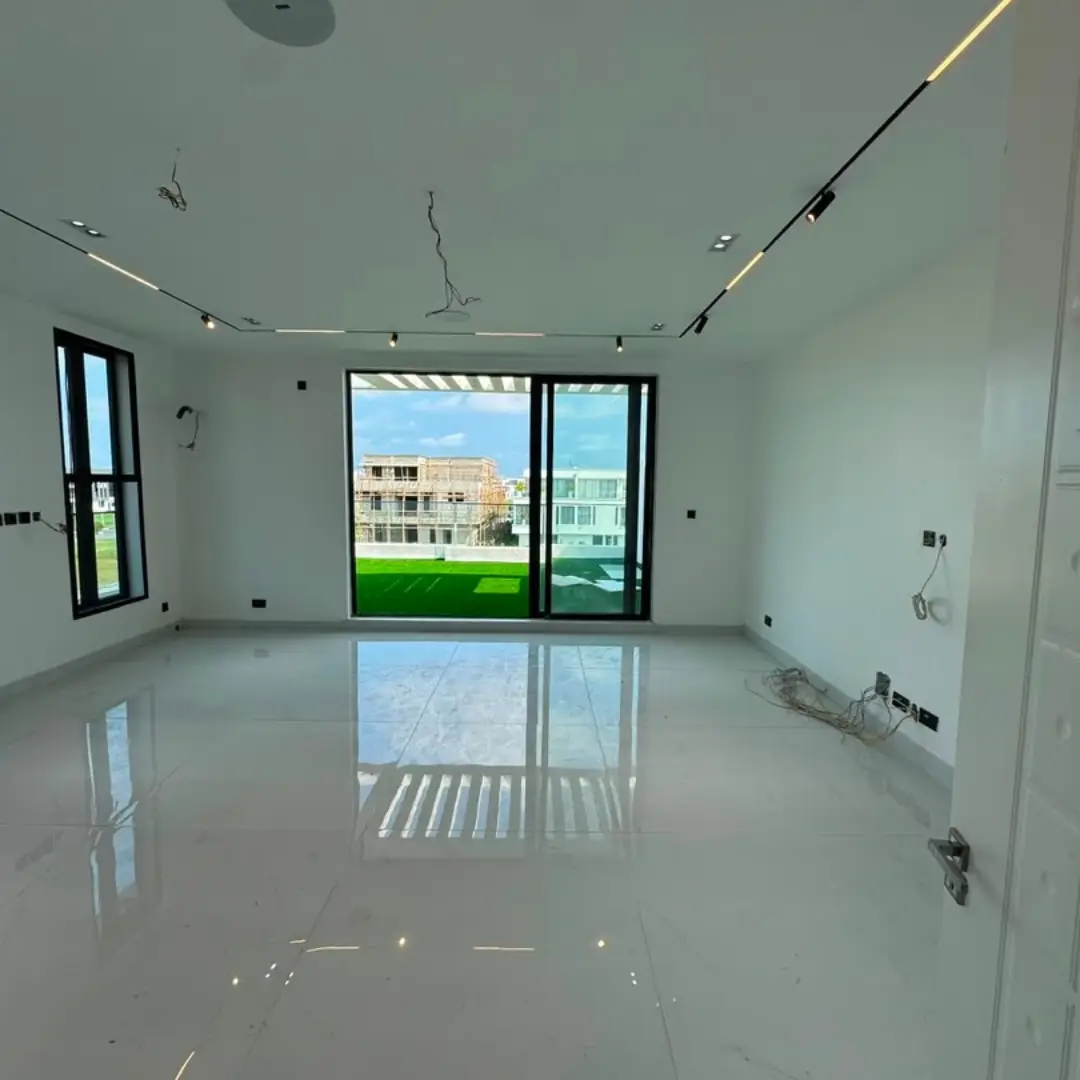 Brand New 5-Bed En-Suite Duplex + Pool in Lekki