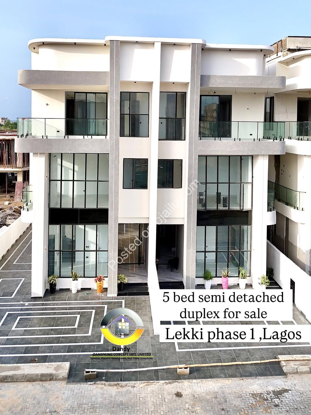 Live Royally: 5-Bed Lekki Duplex With Cinema & Pool