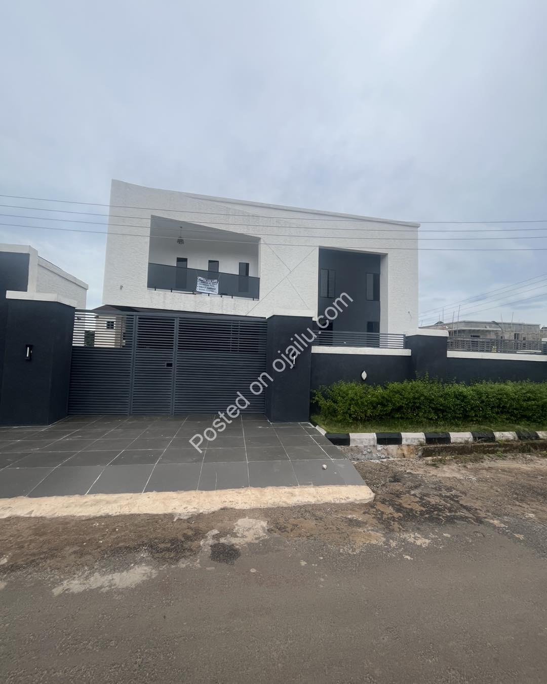 6-Bedroom Smart Duplex with Pool in Diamond City Estate