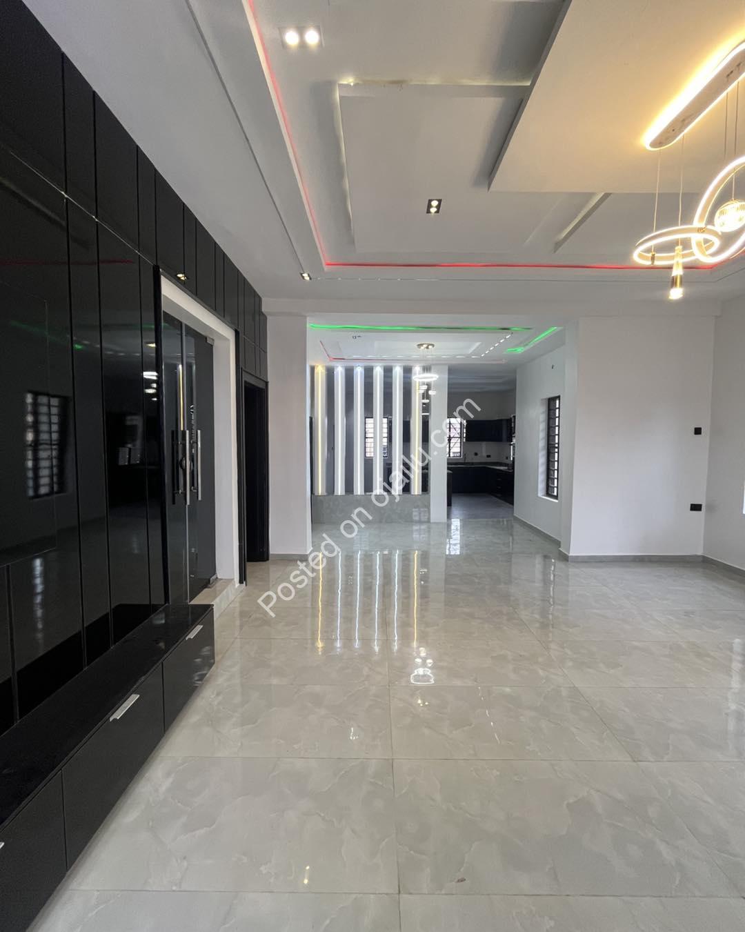 6-Bedroom Smart Duplex with Pool in Diamond City Estate
